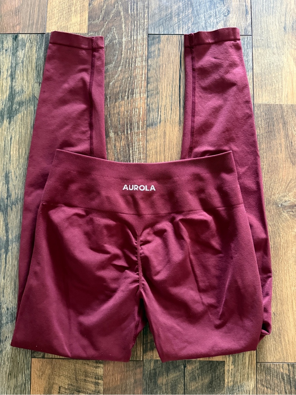 Aurola Women's Maroon High-Rise Leggings